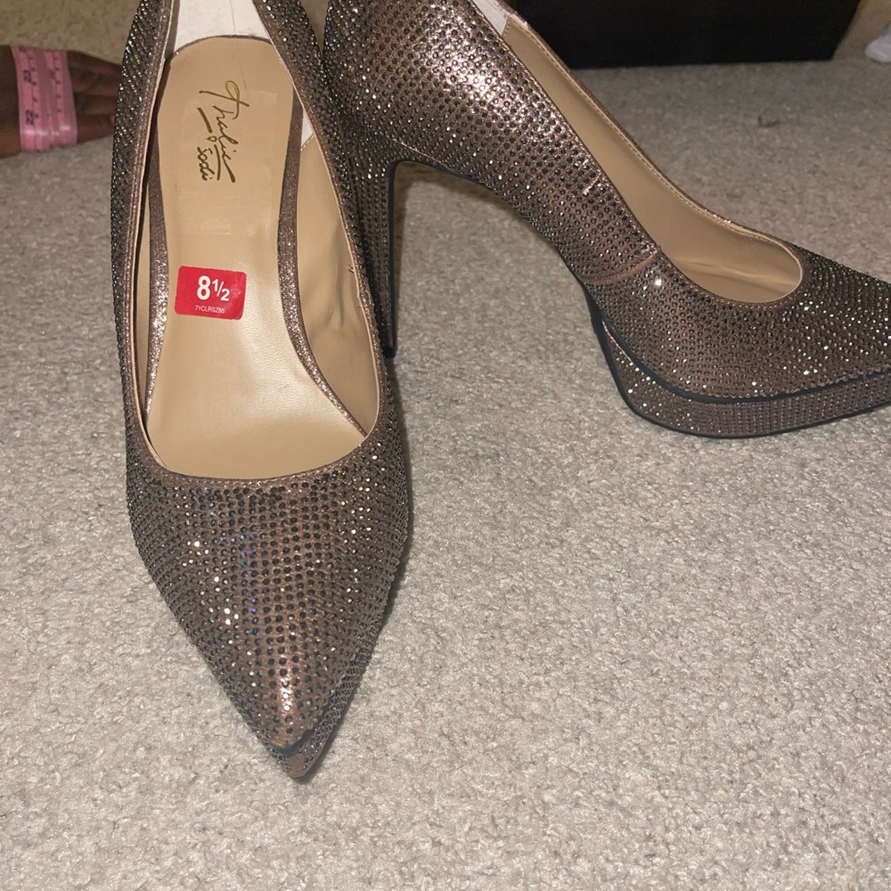 BRAND NEW Dress heels